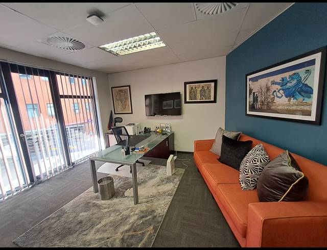 952M² OFFICE FOR SALE IN MELROSE ARCH